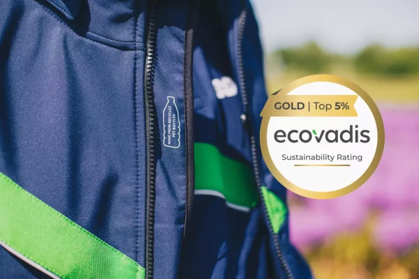 Softshell van gerecycled polyester met het EcoVadis-goudlabel