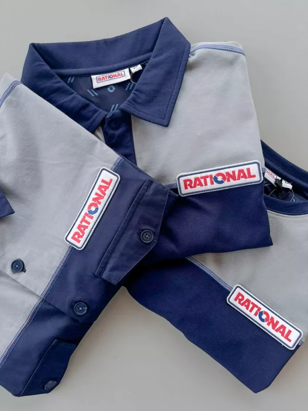 Opgevouwen polo's met Rational-logo