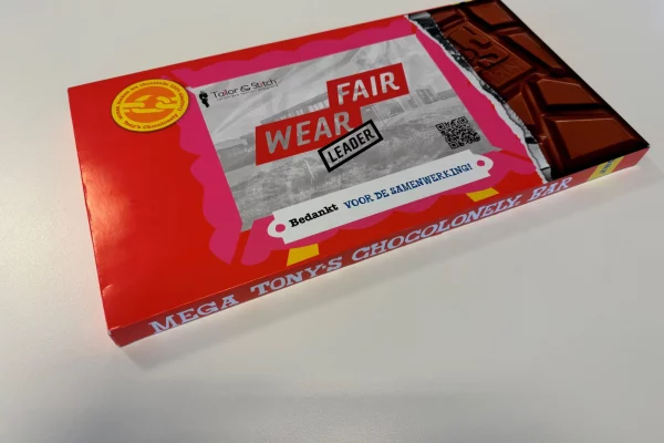 Chocoladereep met een Fair Wear Leader-wikkel